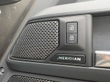【Meridianサウンドシステム】イギリスの老舗オーディオブランドで音質が良く、ドライブ中の音楽をより一層楽しませてくれます。