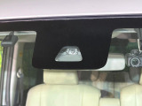 【スマートアシスト】走行中に前方の車両等を認識し、衝突しそうな時は警報とブレーキで衝突回避と被害軽減をアシスト。より安全にドライブをお楽しみいただけます。