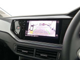 バックモニター搭載で車庫入れ安心!バック中の死角部分がモニターに映し出されるので安全性アップ!前後パークセンサーとバックカメラで車庫入れも安心です。