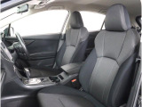 長時間の運転も疲れにくいフロントシート!体をしっかり支えてくれて運転がしやすい形状です!