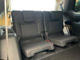 床下収納式のサードシートです。座席部分をコンパクトに収納でき、広大な荷室スペースとしてお使いいただけます!乗車人数や荷物の量など利用シーンに合わせて3列目を有効活用でき、とっても便利♪