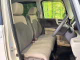 運転席シート廻りは使用感も少なく、良好な状態となっています。前オーナー様が丁寧に使っていたことがよくわかりますね。