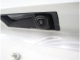 バックカメラが付いているので後方確認が非常にしやすいです。今や運転初心者も熟練者も必須装備!ついていて損はないですね♪