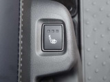 【シートヒーター】寒い日に重宝するシートヒーター!エアコンより早く温まってくれるので寒がりの人も安心ですね♪エアコンの温風は乾燥するから苦手、という方にもおすすめです。