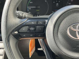 ステアリングスイッチ付きで運転中、前方から目線をそらすことなく、オーディオ等の操作が可能です!