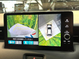 【マルチビューカメラシステム】専用のカメラにより、上から見下ろしたような視点で360度クルマの周囲を確認することができます☆死角部分も確認しやすく、狭い場所での切り返しや駐車もスムーズに行えます。