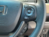 Hondaセンシングの機能のひとつ、アダプティブクルーズコントロール付!アクセルから足を離しても設定したスピードと前車との車間を保ち走行してくれます!車線維持もアシスト☆高速道路で疲労軽減ですね☆