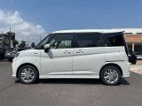 乗り降りのイメージが湧く左側面。ドア面の通りやスライド有無、小キズの出やすい部分も確認◎。