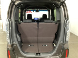 開口部が広くて低いから、重い荷物もスムーズに。毎日の暮らしに寄り添う使い心地を形にしました。荷物を載せるたび、その便利さを実感していただけるはずです。