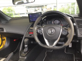 軽自動車でありながら、本格スポーツカーとしての存在感を放つデザインです。
