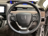 ハンドルにHondaセンシング系のクルーズコントロールやレーンキープアシストなどのスイッチと、オーディオの操作スイッチが装備されています。ハンドルから手を離さず安全に操作できます。