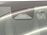 【ホンダセンシング】走行中に前方の車両等を認識し、衝突しそうな時は警報とブレーキで衝突回避と被害軽減をアシスト。より安全にドライブをお楽しみいただけます。