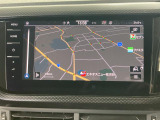 タッチスクリーンを採用。従来のナビゲーションシステムの域を超える、車両を総合的に管理するインフォテイメントシステムです。
