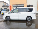 サイドバイザー装備してます。雨の日に窓をあけても雨が入りにくいので安心です。