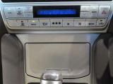左右独立温度コントロールフルオートエアコンです。運転席、助手席それぞれで独立して温度設定ができます。冷え性の方が乗っても安心ですね♪