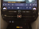 オートエアコン付き!温度設定のみで快適温度が保たれますよ〜!