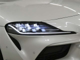 LEDヘッドライトです。デザイン性がよくとても明るいので、夜間の走行や悪天候でも安心です。しかも長寿命!