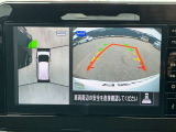 360&deg;周りがチェックできるアラウンドビューモニターで運転席から資格になるところも見えるので安心!