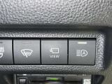 オートマチックハイビームとは、先行車や対向車のライトを認識し、ハイビームとロービームを自動で切り替える機能です。夜道の視界を確保します。詳細は販売店スタッフまでおたずねください。