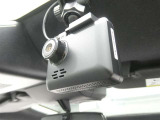 【ドラレコ搭載車】今や必需品のドライブレコーダー搭載車です。万が一のトラブルのときにも役に立つドライブレコーダーを装備しています。側面衝突や幅寄せ・割り込み対策に!