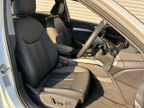 長時間の運転でも疲れを感じにくい、適度な硬さのシートです!