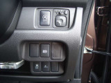 運転席の右下にスイッチ類がまとめられています。