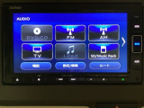 ナビゲーションはフルセグTV、インターナビ対応のGathers純正メモリーナビを搭載しています。Bluetoothオーディオ機能がありますので、スマートフォンなどの音楽も再生できます。