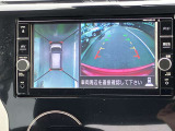 アラウンドビューモニター装備!空から見ているような映像によって不慣れな場所での車庫入れや縦列駐車等はもちろん狭い道でのすれ違いも安心♪