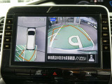 自車を真上から見下ろすように映し出すので周囲の状況が分かるアラウンドビューモニター搭載。フロントカメラとしても使用できます。車庫入れなど苦手な人の頼りになる助っ人です。