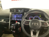 運転席周辺のスマートなレイアウトが、操作のしやすさを実現。快適なドライブをサポートします。