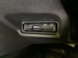 ハンドルの左下にETCがついています。高速道路の料金所の通過も楽々です。 カードの取り出しもしやすい場所についています。