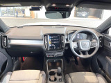 XC40 B4 AWD モメンタム 4WD 