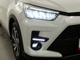LEDヘッドライトです。デザイン性がよくとても明るいので、夜間の走行や悪天候でも安心です。しかも長寿命!