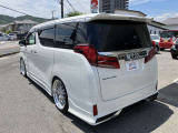 入庫時に走行チェックを行っており、納車前にはディーラーにて点検整備を実施した上で納車させていただきますのでご安心ください。