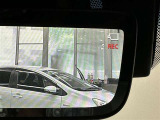 デジタルインナーミラーが付いています。車両後方カメラの映像をインナーミラー内のディスプレイに表示。