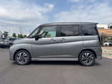 乗り降りのイメージが湧く左側面。ドア面の通りやスライド有無、小キズの出やすい部分も確認◎。