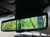 【デジタルインナーミラー】後席の大きな荷物や同乗者で後方が確認しづらい時でも安心!カメラが撮影した車両後方の映像をルームミラー内に表示。クリアな視界で状況の確認が可能です!