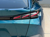 テールランプはライオンの爪あとをイメージさせるデザインです。LEDのコンビネーションランプで、おしゃれさを演出いたします。