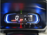 さまざまな情報が読み取りやすい大型のデジタルメーターを採用しました。エコ運転をサポートするグリーン照明や燃費スコアなど、充実したコンテンツで毎日の運転がより愉しくなります。