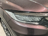 LEDヘッドライトは、点灯の瞬間から最大光量を発揮し、突然暗くなるトンネルなどでの安定感を高めます。