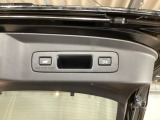 とても便利な【パワーテールゲート】スイッチ一つで楽々自動開閉。