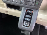 ワンアクションでスムーズな運転を支援する、エレクトリックギアセレクターに、パーキングブレーキは、電子制御パーキングブレーキです。
