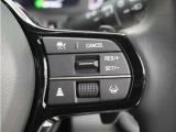 ◆アダプティブクルーズコントロール◆予め設定した車速内でクルマが自動的に加減速。前走車との適切な車間距離を維持しながら追従走行します。【LKAS】車線維持支援システムでステアリング操作を支援。