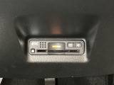 ハンドルの左下にETCがついています。高速道路の料金所の通過も楽々です。 カードの取り出しもしやすい場所についています。