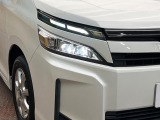 【LEDヘッドライト】悪天候や夜間走行時も良好な視界を確保し安心して運転できる高輝度LEDヘッドライトを装備!点灯速度が早く、消費電力も抑えられています。