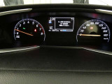 とっても見やすいメーターです。夜間時はラグジュアリーな気分にさせてくれる照明が魅力ですので、夜のドライブも楽しみになりますよ♪