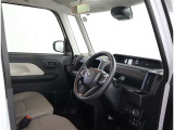 高いホールド性で運転姿勢が安定します。長距離ドライブでも疲れにくいのが魅力です。快適なドライビングライフをお送りください♪