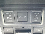 【パワーバックドア】スマートキーや運転席のボタンを押すだけでリアゲートが自動で開閉します!荷物を持っている時や、高い位置にあるバックドアを閉める際に便利な機能です♪