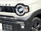【LEDヘッドライト】悪天候や夜間走行時も良好な視界を確保し安心して運転できる高輝度LEDヘッドライトを装備!点灯速度が早く、消費電力も抑えられています。
