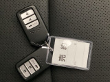 家族やパートナーと個別に持てるため、貸し借りの手間がなくスムーズに乗車できます。また、メインキーを自宅に置いたまま、もう一方をサブとして常に鞄に入れておけるため、持ち出し忘れを防げる点も便利です。